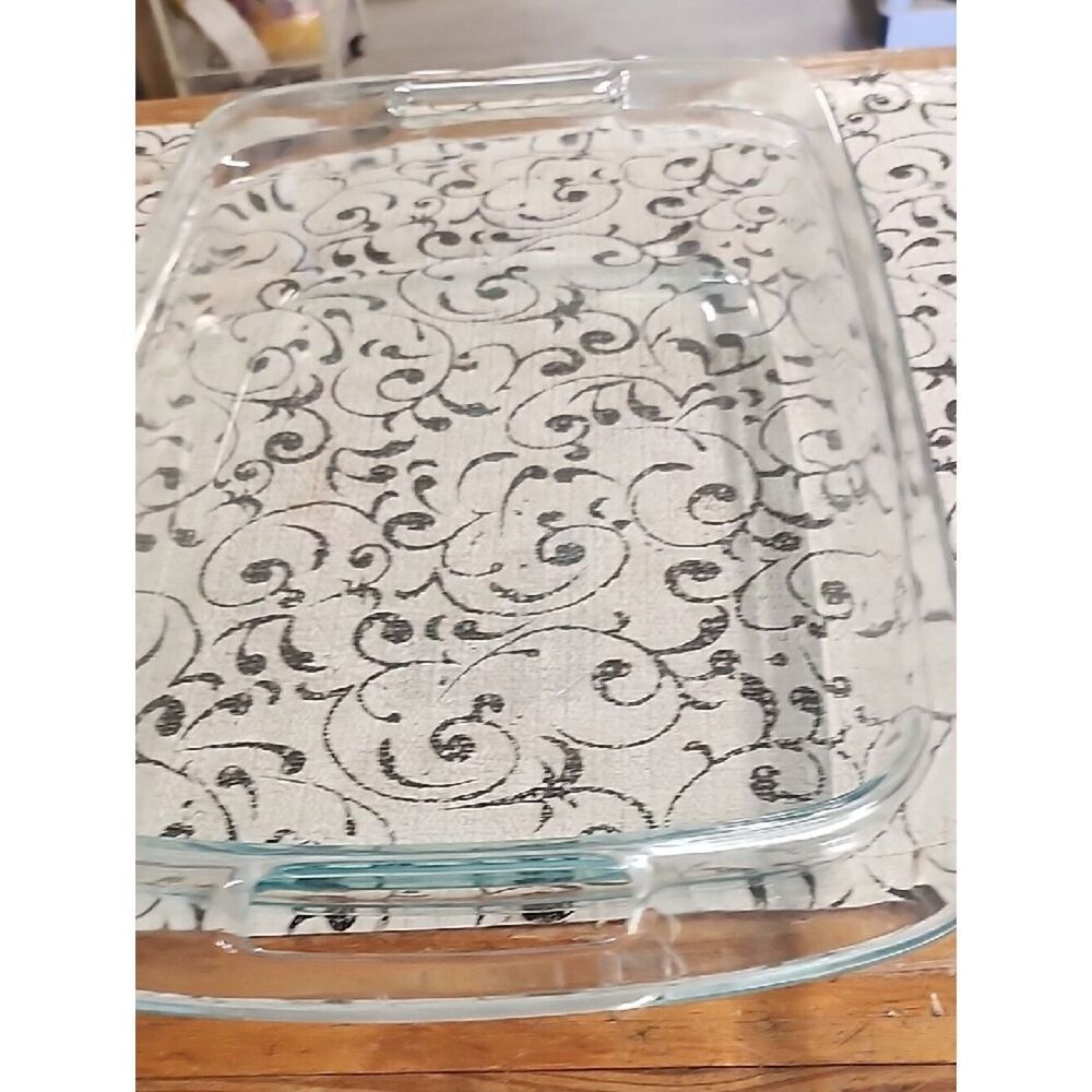 Pyrex Clear Glass Rectangular Baking Dish with Handles - Picture 3 of 7